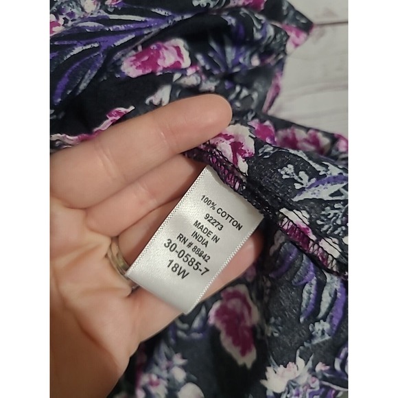 Roaman's Black Floral Print Button Front Roll Tab Sleeve Top Womans Size 18W - Picture 5 of 5